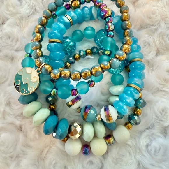 Elegant Multicolor Beaded Handmade Bracelet Set - Picture 2 of 4